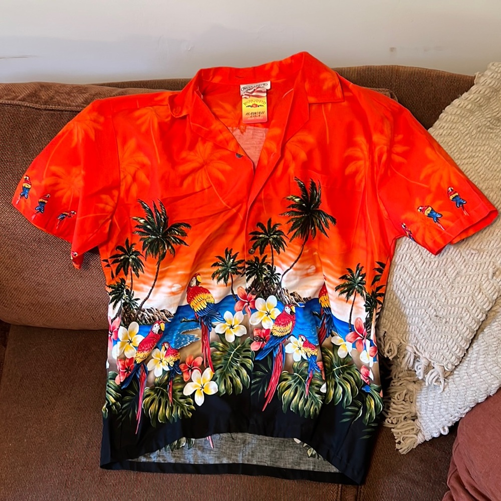 Hawaiian button up shirt. Size L. Brand new with tags.
